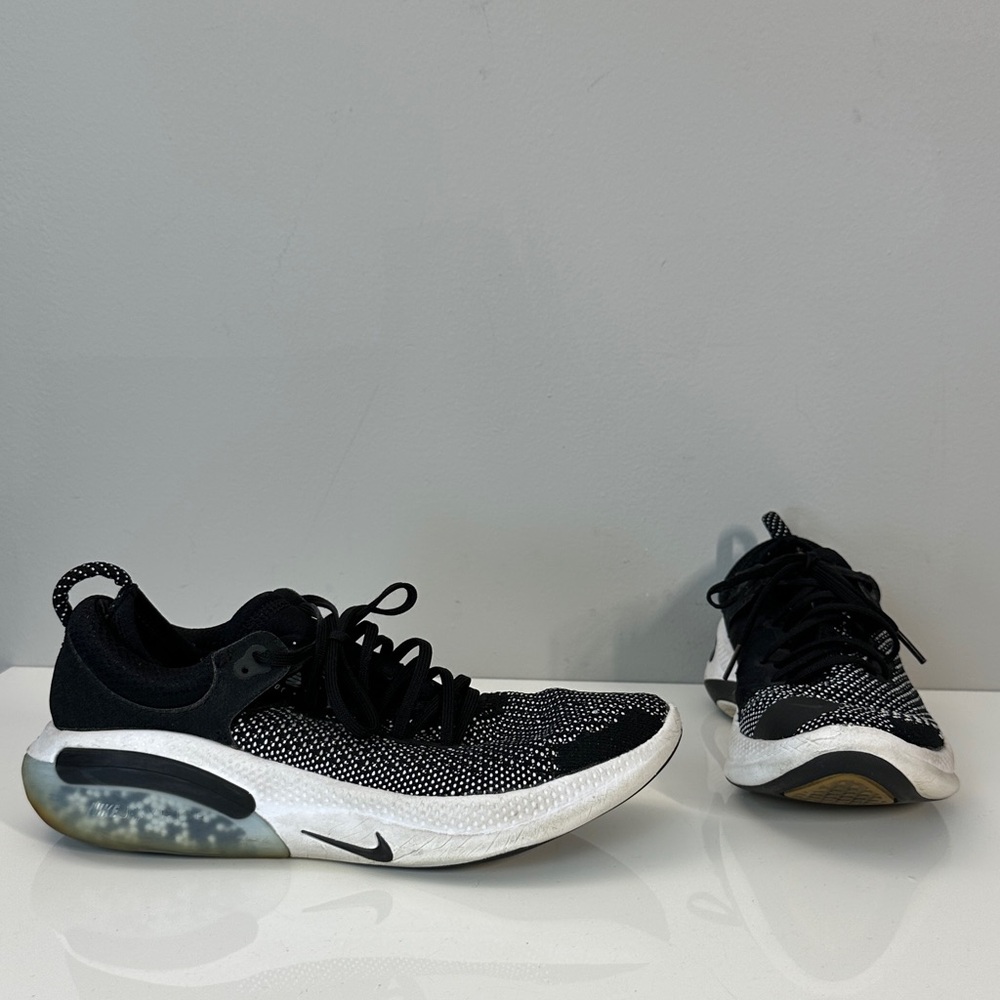 Nike Joyride Run Flyknit Sneakers Size 9